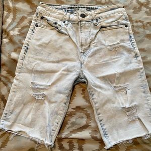 Light Wash Distressed Men’s Jean Shorts